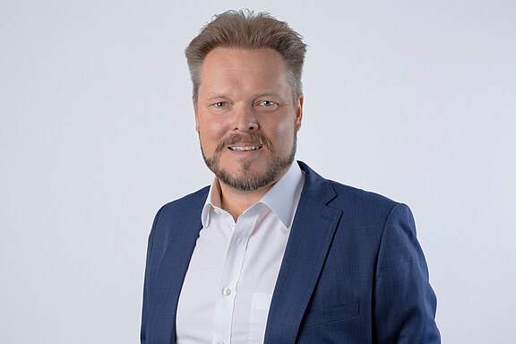 Sascha_Hennig_270x180.jpg